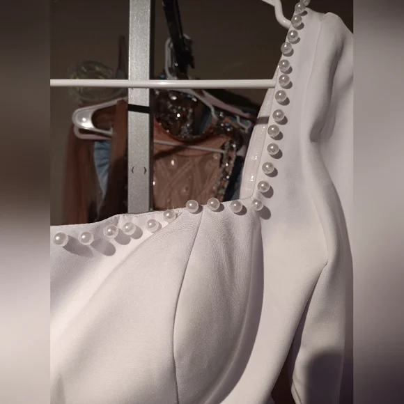 Elegant White Long Sleeve Dress - Picture 3 of 5